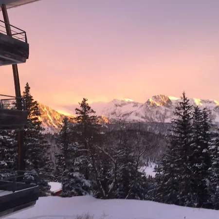 Chaleureux Aux Pieds Des Pistes דירה